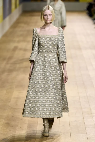 Look 5